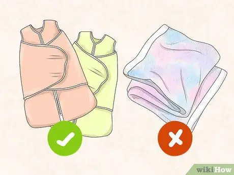 Одевайте новорожденного для сна летом Шаг 5