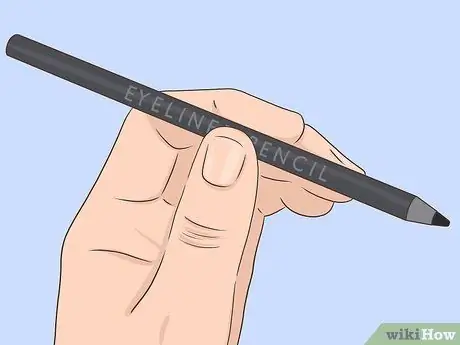 Нанесите готический макияж, шаг 3