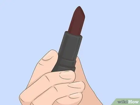 Нанесите готический макияж. Шаг 6