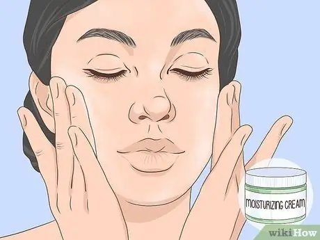 Нанесите готический макияж Шаг 7