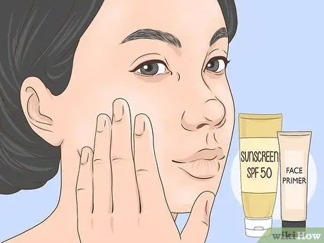 Нанесите готический макияж. Шаг 8