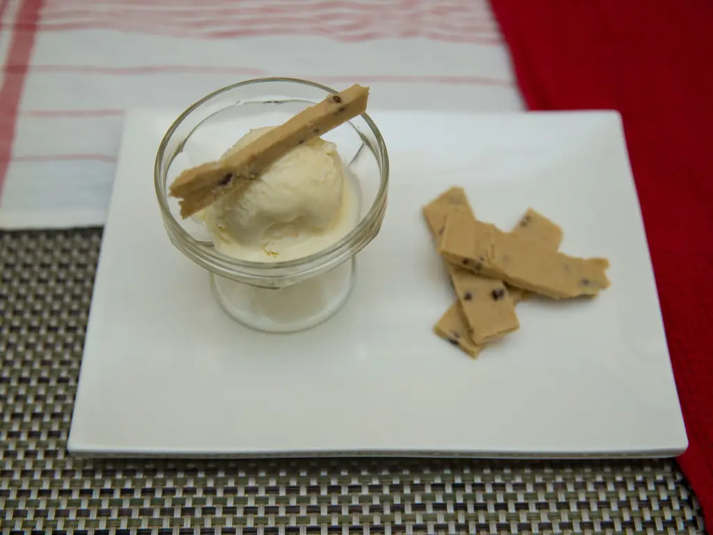 Как приготовить ванильное мороженое без мороженого