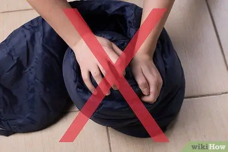 Упакуйте спальный мешок Шаг 10