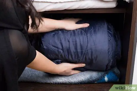 Упакуйте спальный мешок Шаг 11