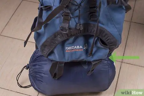 Упакуйте спальный мешок Шаг 7