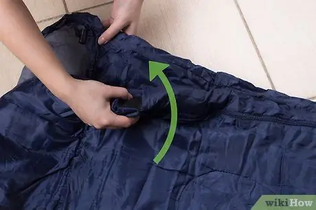 Упакуйте спальный мешок Шаг 2