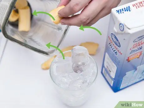 Приготовить смузи с мороженым и бананом, шаг 2