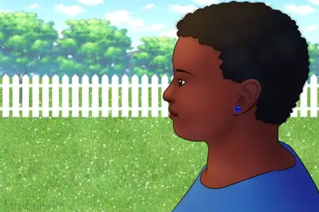 Андрогинный подросток Lost In Thought Outdoors