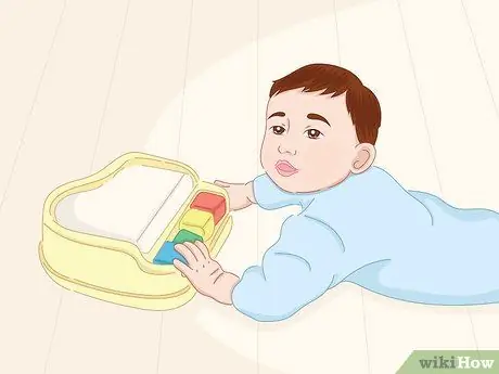 Играйте с 6-месячным ребенком Шаг 1