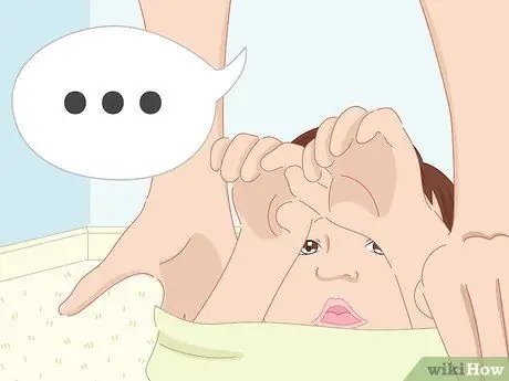 Играть с 6-месячным ребенком Шаг 15