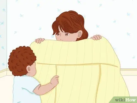 Играйте с 6-месячным ребенком Шаг 6