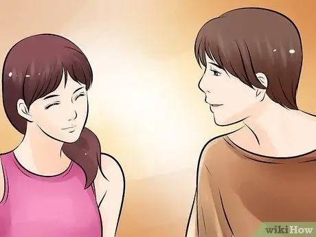 Скажите кому-нибудь, чтобы он перестал с вами флиртовать. Шаг 12