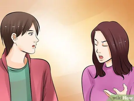 Скажите кому-нибудь, чтобы он перестал с вами флиртовать. Шаг 4