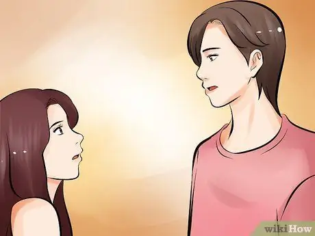 Скажите кому-нибудь, чтобы он перестал с вами флиртовать. Шаг 8