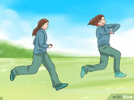 Подавить мяч переигравшему в крикете Шаг 11