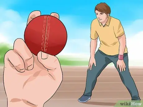 Подать заявку на аутсвингера в крикете. Шаг 8