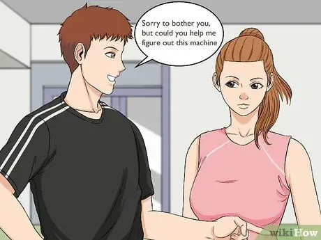 Поговорите с девушкой в спортзале Шаг 8