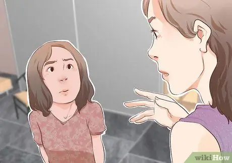 Не позволяйте своей младшей сестре вас раздражать, шаг 2