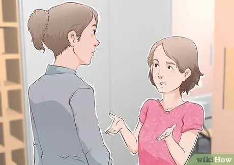 Не позволяйте своей младшей сестре раздражать вас Шаг 6