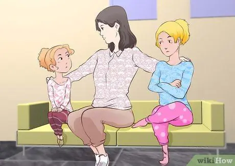 Не позволяйте своей младшей сестре раздражать вас Шаг 7