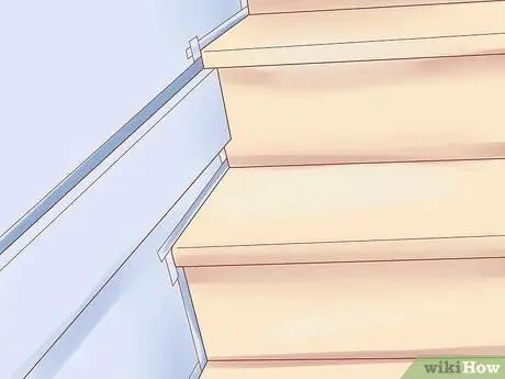 Пятно на лестнице Шаг 6