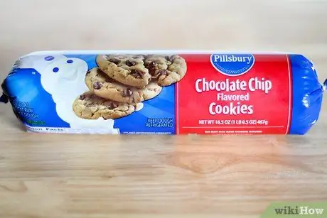 Приготовить шоколадное печенье из покупного в магазине теста Шаг 1