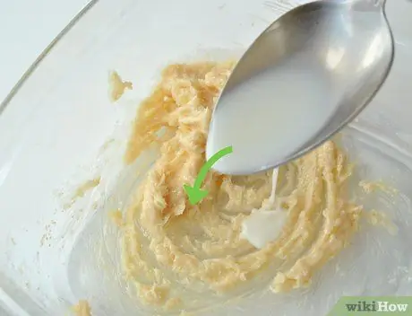 Сделайте съедобное тесто для печенья с шоколадной крошкой, шаг 2