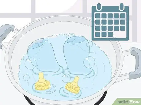 Кормление новорожденного из бутылочки, шаг 2