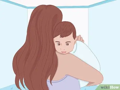 Кормить новорожденного из бутылочки Шаг 17