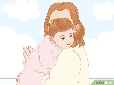 Кормить новорожденного из бутылочки Шаг 18