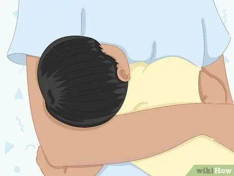 Кормление новорожденного из бутылочки Шаг 8