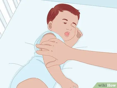 Кормление новорожденного из бутылочки Шаг 14