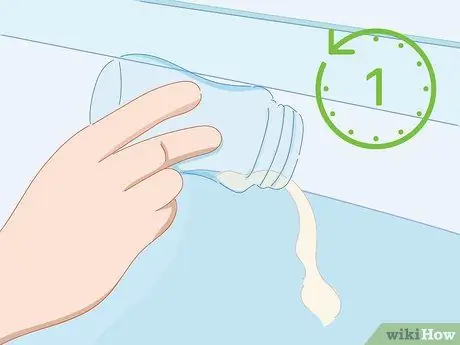 Кормить новорожденного из бутылочки Шаг 15