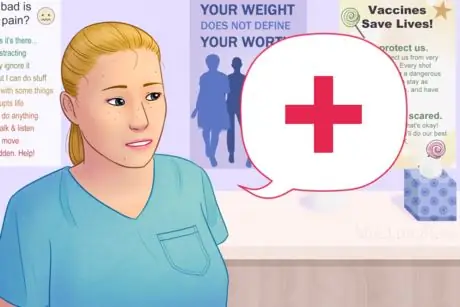 Молодой доктор в офисе