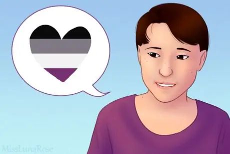 Веснушчатый человек в фиолетовом упоминает асексуальность