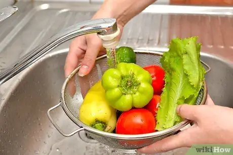 Приготовить салат "Тысяча островов" Шаг 3