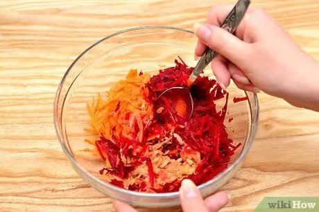 Приготовить салат из свеклы Шаг 7