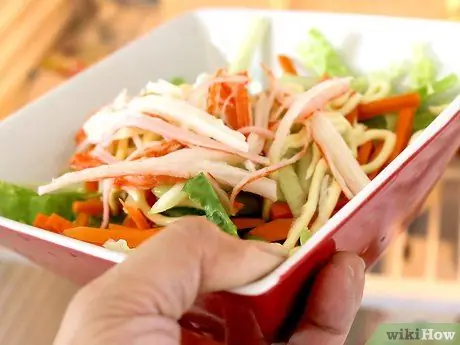 Приготовьте салат Кани Шаг 6