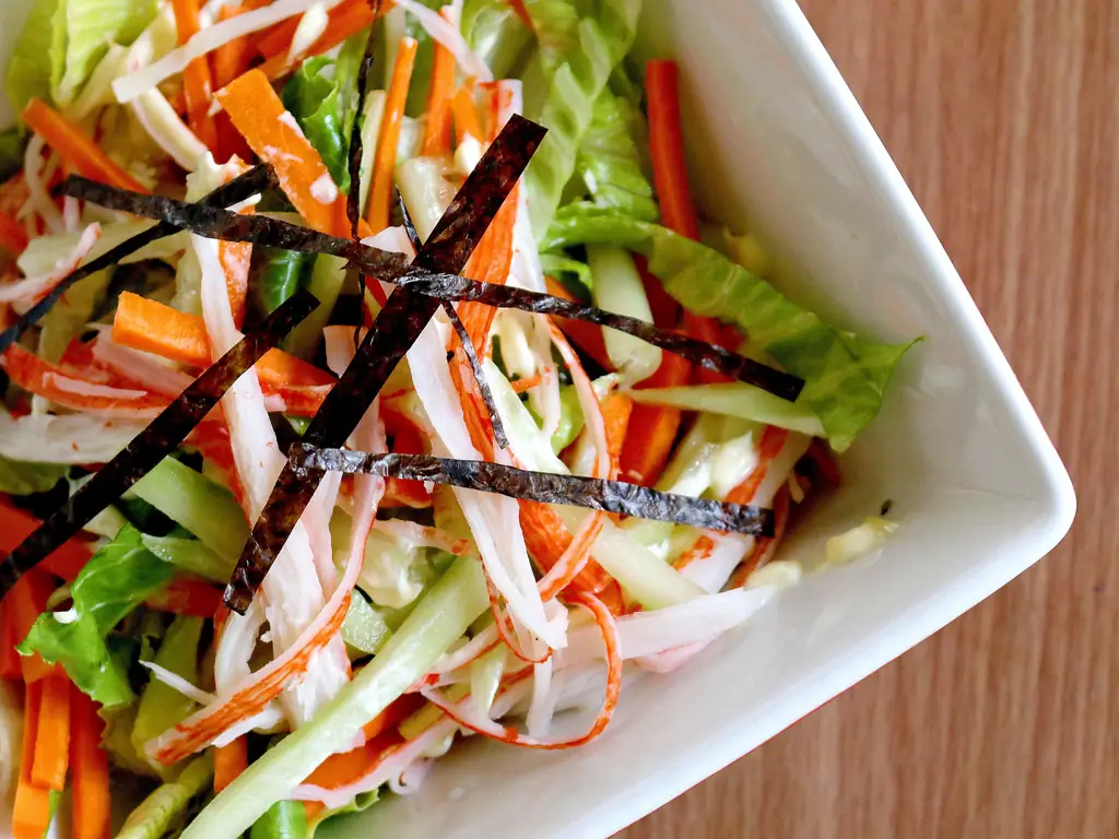 Как приготовить салат кани: 7 шагов (с иллюстрациями)