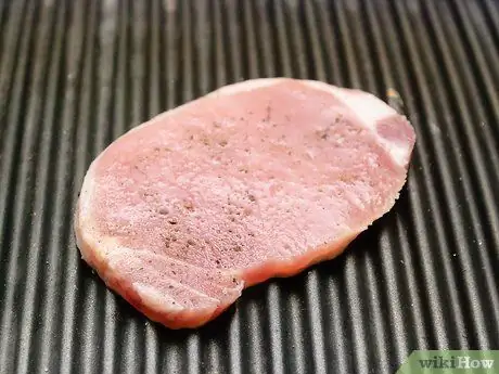 Приготовить стейки из свиной корейки Шаг 10