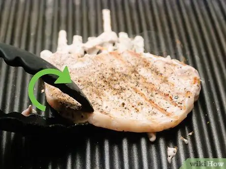 Приготовить стейки из свиной корейки Шаг 11