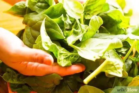 Приготовить шпинат Шаг 1