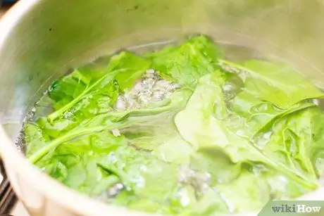 Приготовьте шпинат Шаг 6