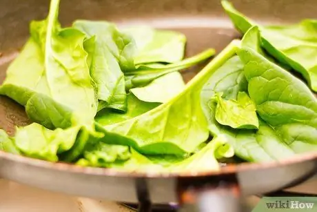 Приготовьте шпинат Шаг 7