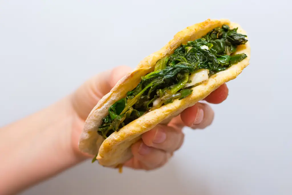 Как использовать консервированный шпинат: 7 шагов (с изображениями)