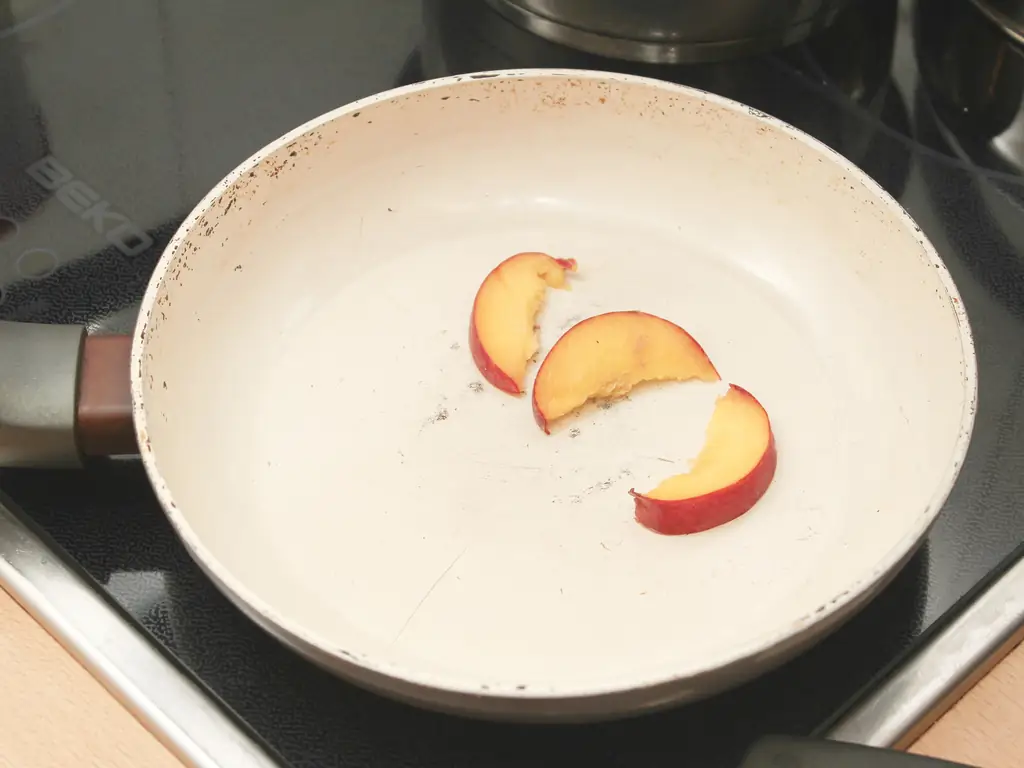 Как съесть персик (с иллюстрациями)