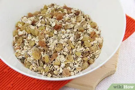 Приготовьте высококалорийные батончики из мюсли, шаг 2