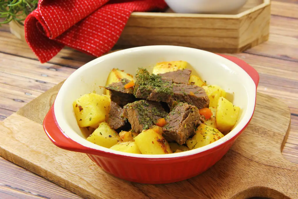 Как тушить говядину (с иллюстрациями)