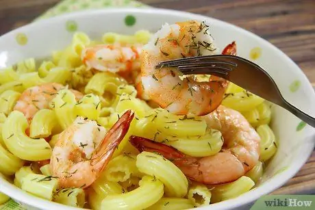 Готовьте уже приготовленные креветки Шаг 8