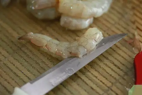 Подготовка креветок к приготовлению Шаг 7